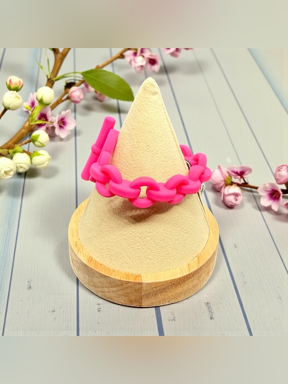 🩷MARC BY MARC JACOBS🩷Pop Pink Silicone Braided Chain Toggle Bracelet/NWT - Picture 2 of 6
